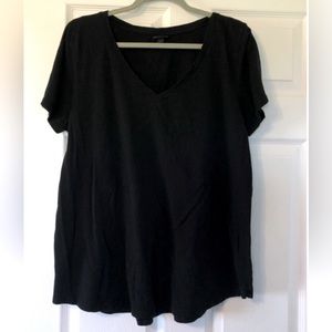 Torrid black size 2 vneck tee